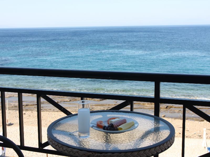 Pebble Beach Hotel Plomari Ngoại thất bức ảnh