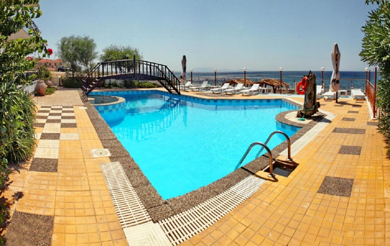Pebble Beach Hotel Plomari Ngoại thất bức ảnh